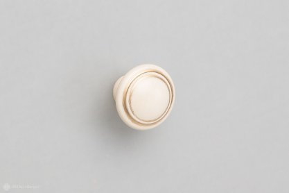 WPO2025 мебельная ручка-кнопка диаметр 30 мм слоновая кость с золотой патиной